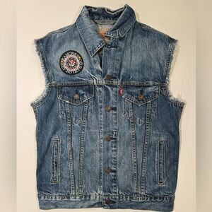 Levis Men’s Denim Vest 70589 Indigo Wash, Sz. Small With RAMONES patch Preowned